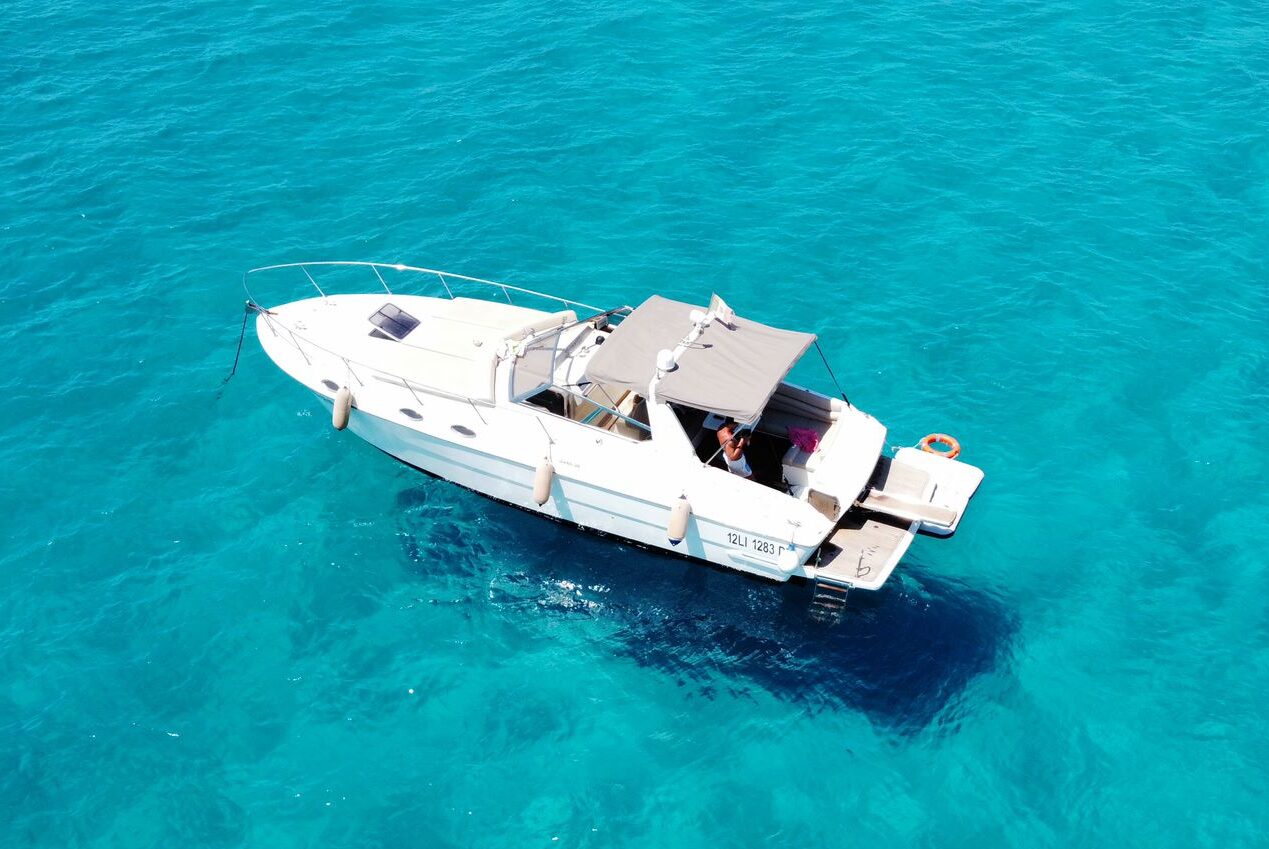 Yacht-ilver-36-sunshine-noleggio-yacht-gallipoli-porto.cesareo