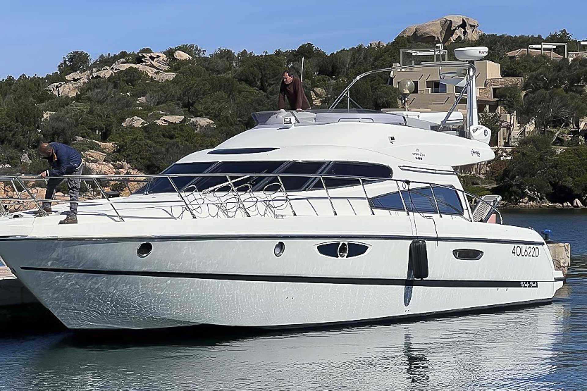cranchi-atlantique-noleggio-yacht-lusso-gallipoli-santa-maria-di-leuca