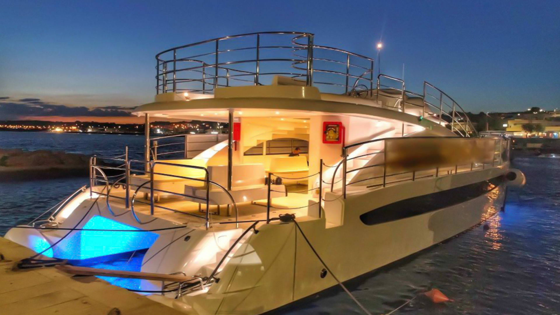top-cat-salento-sunshine-noleggio-catamarano-porto-cesareo-torre-vado-1